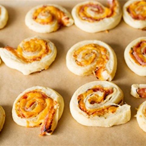 Cách làm bánh cuộn thịt nguội