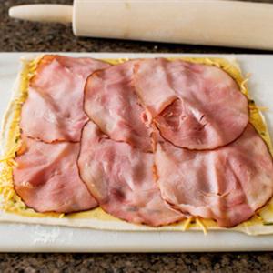 Cách làm bánh cuộn thịt nguội