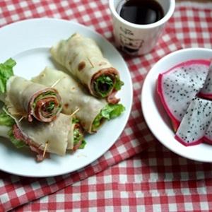 Cách làm bánh cuốn thịt xông khói
