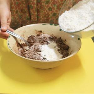 Cách làm bánh cupcake chocolate nhân phô mai