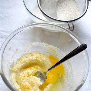 Cách làm bánh cupcake hoa hồng