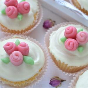 Cách làm bánh cupcake hoa hồng