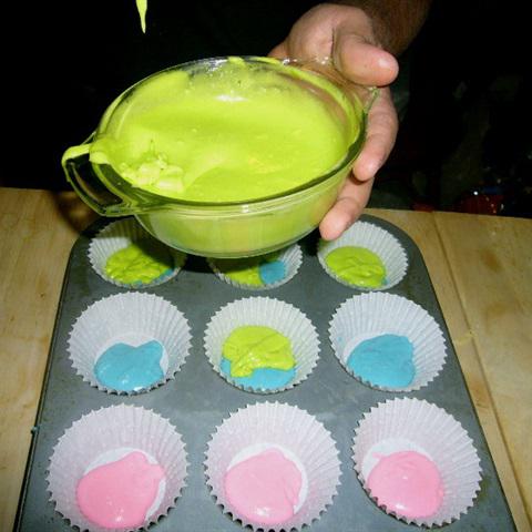 Cách làm bánh cupcake nhiều màu