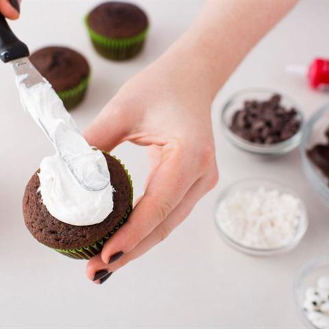 Cách làm bánh cupcake quái vật một mắt