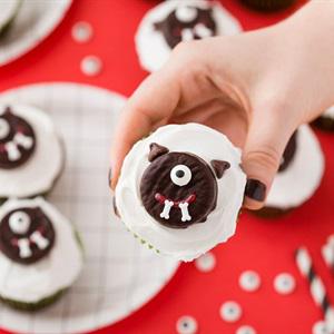 Cách làm bánh cupcake quái vật một mắt