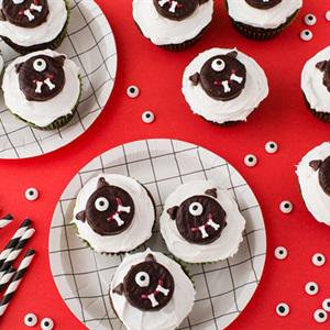 Cách làm bánh cupcake quái vật một mắt