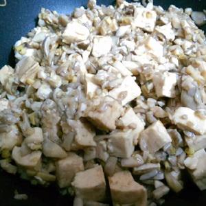 Cách làm bánh đa nướng xúc nấm đậu chay