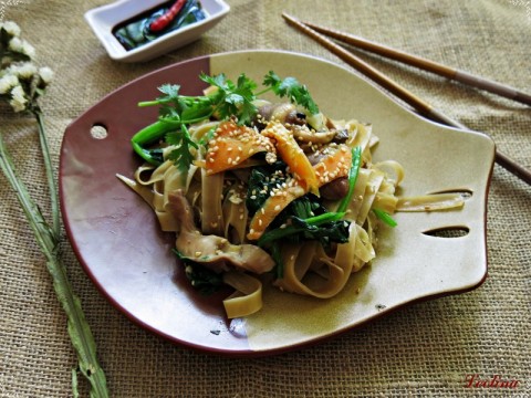 Bánh đa xào lòng gà