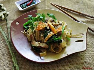 Bánh đa xào lòng gà