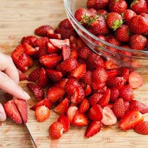 Cách làm bánh dâu tây không cần lò nướng