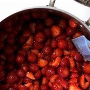 Cách làm bánh dâu tây không cần lò nướng