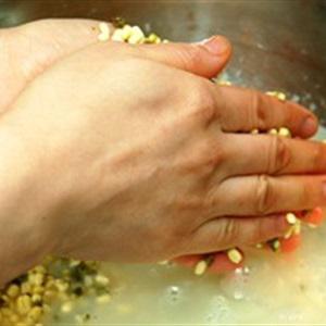 Cách làm bánh đậu xanh bọc thịt chiên