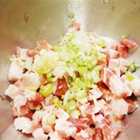 Cách làm bánh đậu xanh bọc thịt chiên