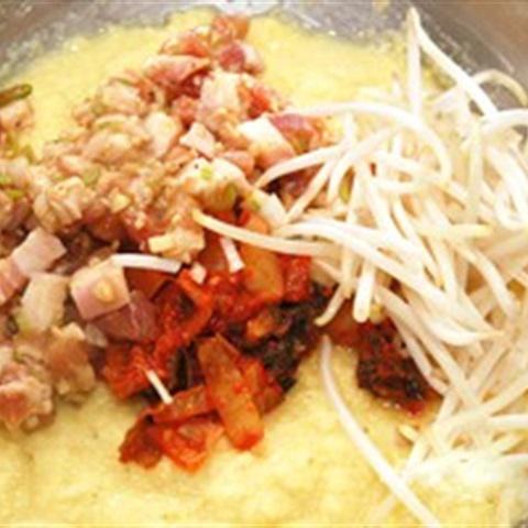 Cách làm bánh đậu xanh bọc thịt chiên