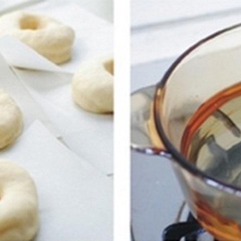 Bánh donut hình nhện cho Halloween