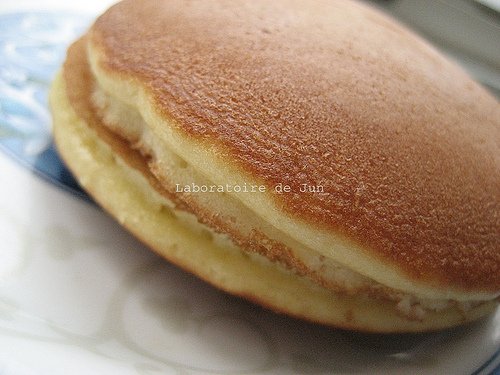 Bánh Dorayaki nhân đậu đỏ