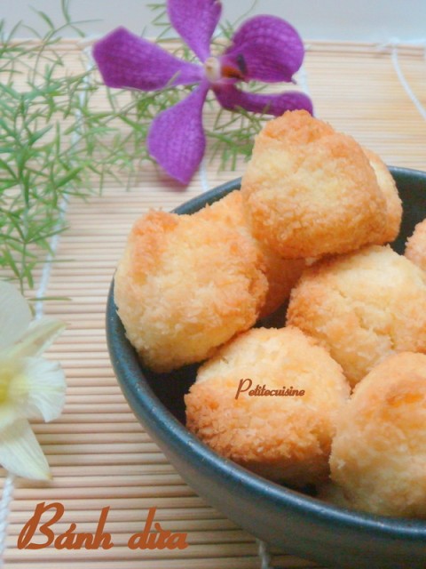 Bánh dừa- coconut macaroons