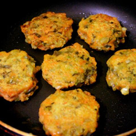 Cách làm bánh dưa cải chiên