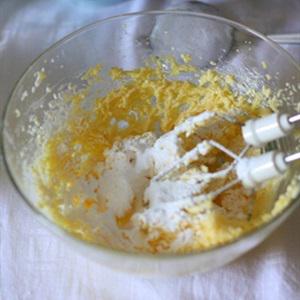 Cách làm bánh dừa mứt cherry