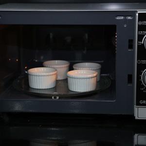 Cách làm bánh flan bằng lò vi sóng
