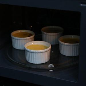 Cách làm bánh flan bằng lò vi sóng