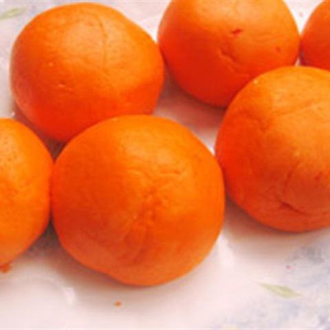 Cách làm bánh gấc đỏ