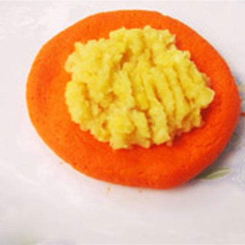 Cách làm bánh gấc đỏ