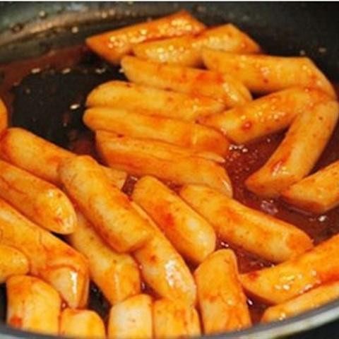 Cách làm bánh gạo xào kiểu Hàn