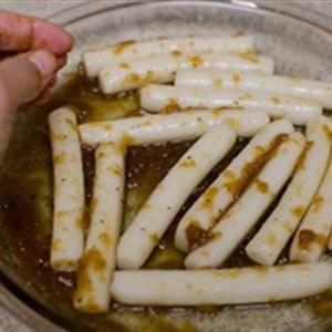 Cách làm bánh gạo xiên thịt bò chiên