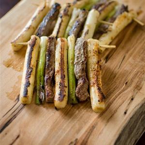 Cách làm bánh gạo xiên thịt bò chiên