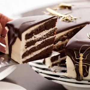 Cách làm bánh gato côn trùng rùng rợn