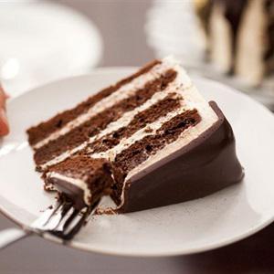 Cách làm bánh gato côn trùng rùng rợn