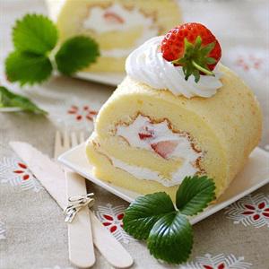 Cách làm bánh gato cuộn dâu tây