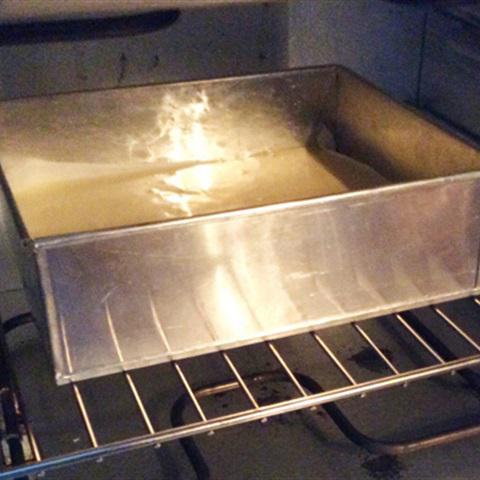 Cách làm bánh gato cuộn dâu tây