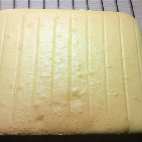 Cách làm bánh gato cuộn dâu tây