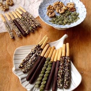 Cách làm bánh gậy phủ chocolate