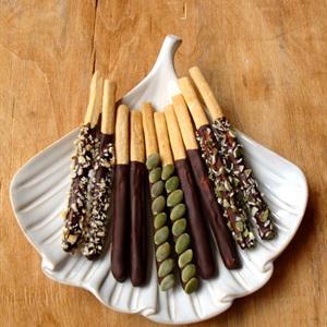 Cách làm bánh gậy phủ chocolate