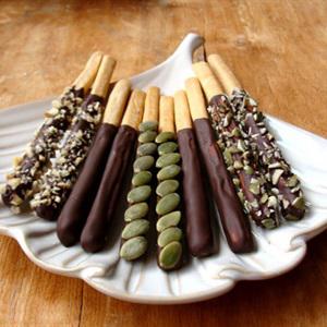 Cách làm bánh gậy phủ chocolate