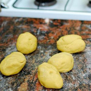 Cách làm bánh gối khoai lang nhân rau củ