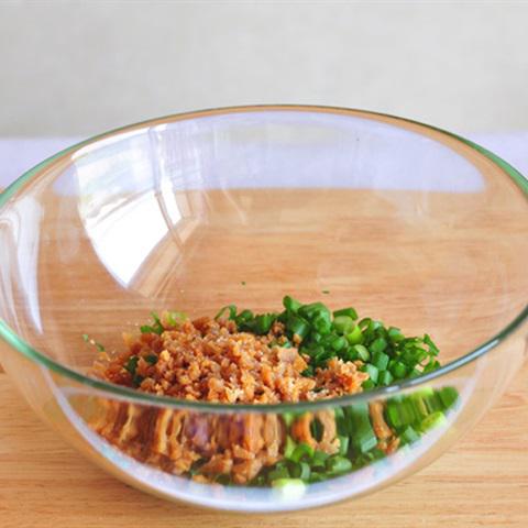 Cách làm bánh hành tóp mỡ