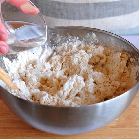 Cách làm bánh hành tóp mỡ