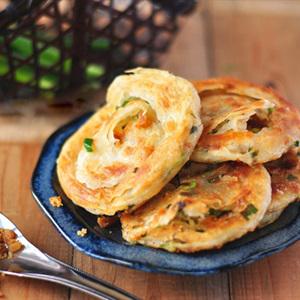 Cách làm bánh hành tóp mỡ