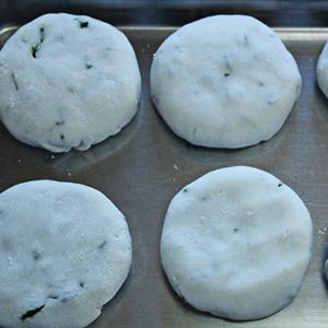 Cách làm bánh hẹ chiên