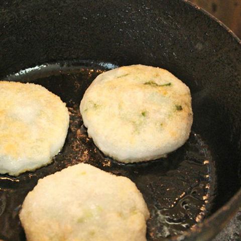 Cách làm bánh hẹ chiên