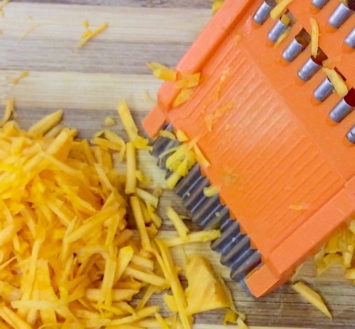 Bánh hoa lơ nướng phomai chỉ với 5 nguyên liệu đơn giản mà ngon hết ý