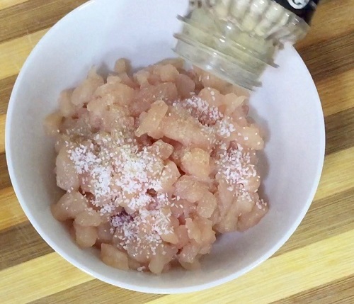 Bánh hoa lơ nướng phomai chỉ với 5 nguyên liệu đơn giản mà ngon hết ý