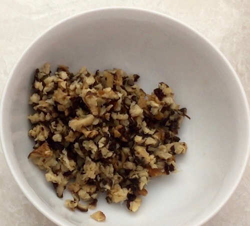 Bánh hoa lơ nướng phomai chỉ với 5 nguyên liệu đơn giản mà ngon hết ý