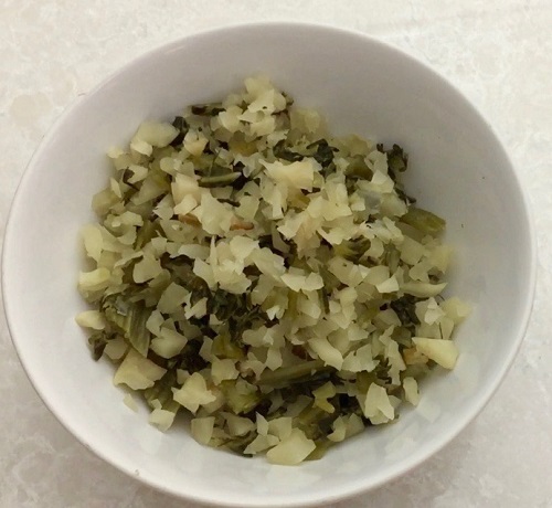 Bánh hoa lơ nướng phomai chỉ với 5 nguyên liệu đơn giản mà ngon hết ý