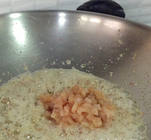 Bánh hoa lơ nướng phomai chỉ với 5 nguyên liệu đơn giản mà ngon hết ý