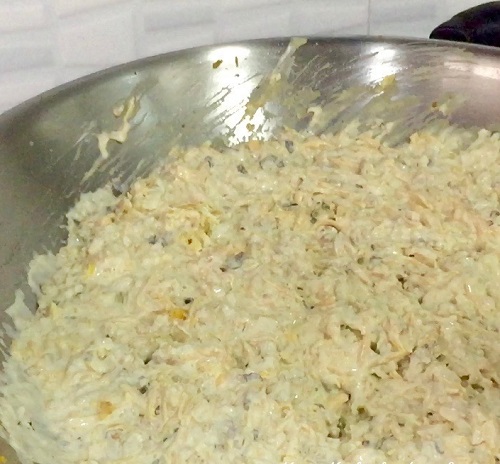 Bánh hoa lơ nướng phomai chỉ với 5 nguyên liệu đơn giản mà ngon hết ý